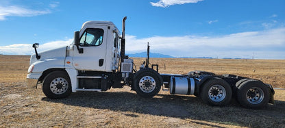 2020 Freightliner Cascadia 125 8x4 Tri-Axle Day Cab w/Wet Kit